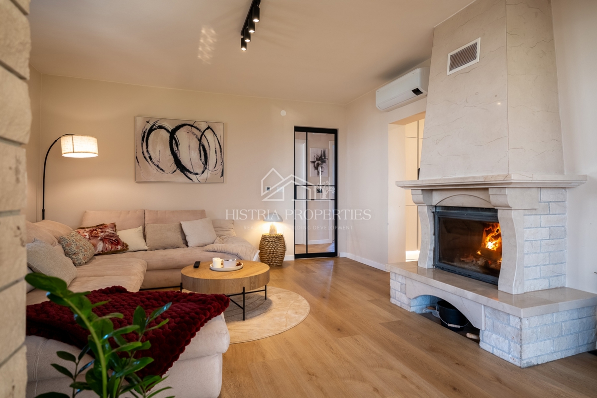 Casa con uliveto su ampio terreno edificabile e appartamento ristrutturato con grande potenziale