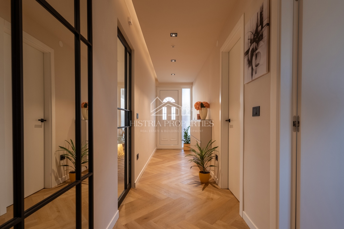 Casa con uliveto su ampio terreno edificabile e appartamento ristrutturato con grande potenziale