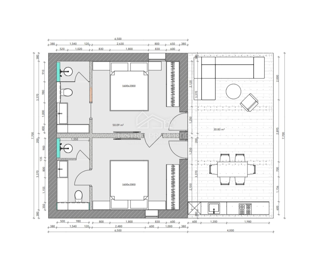 Casa con uliveto su ampio terreno edificabile e appartamento ristrutturato con grande potenziale