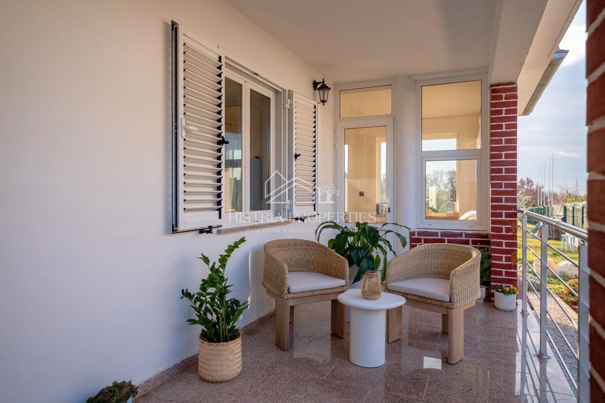 Casa con uliveto su ampio terreno edificabile e appartamento ristrutturato con grande potenziale