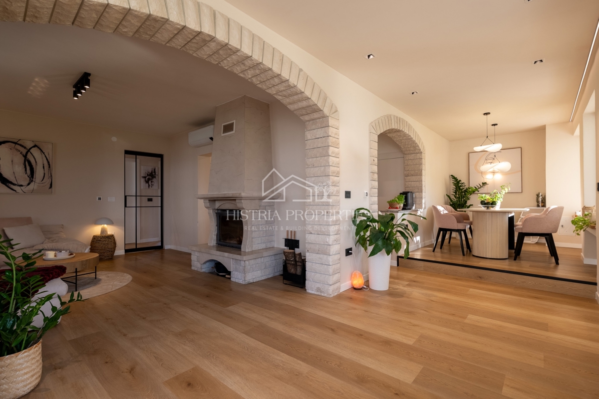 Casa con uliveto su ampio terreno edificabile e appartamento ristrutturato con grande potenziale