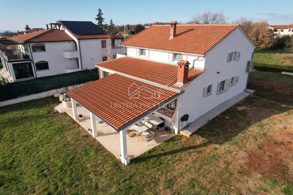 Casa con uliveto su ampio terreno edificabile e appartamento ristrutturato con grande potenziale