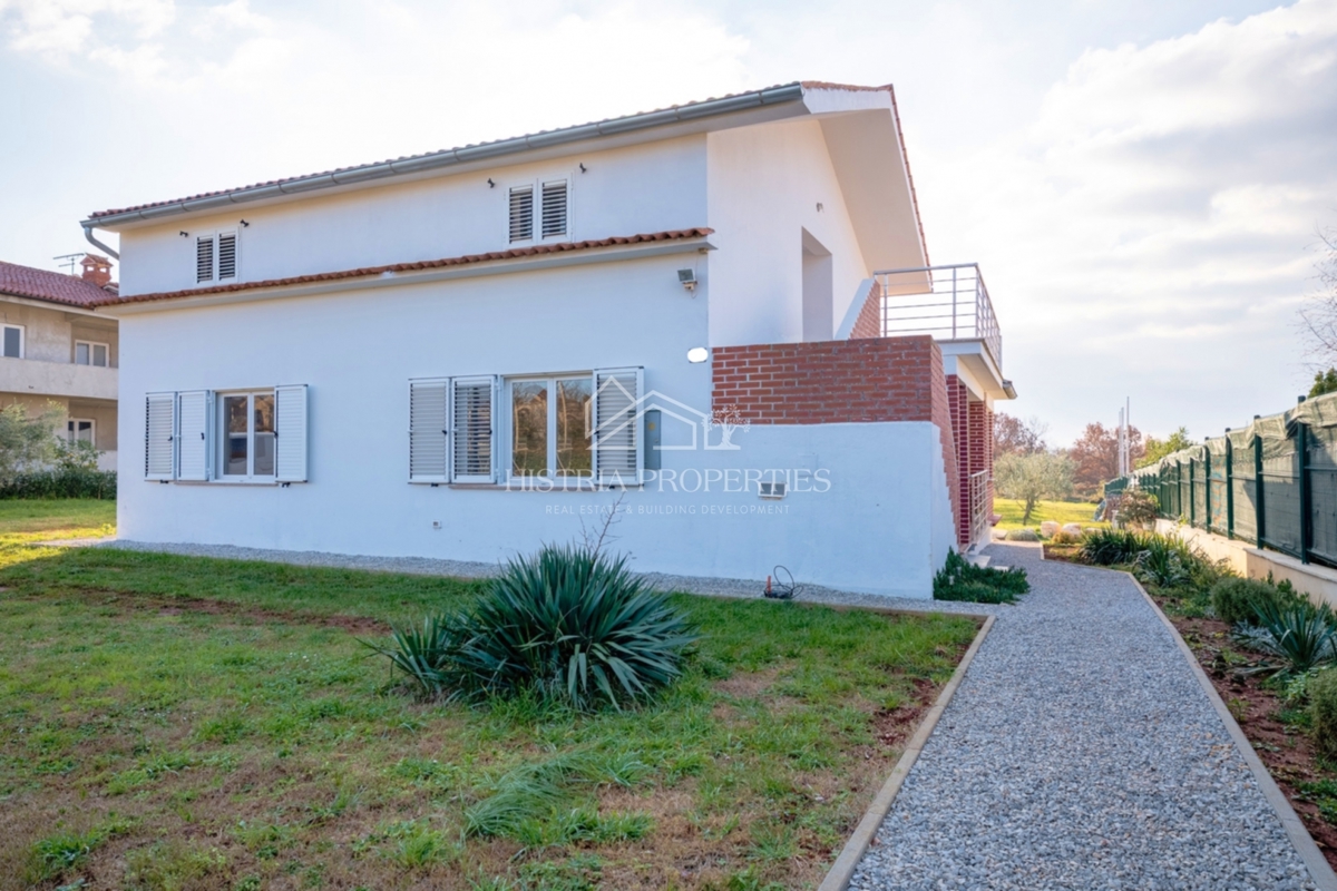 Casa con uliveto su ampio terreno edificabile e appartamento ristrutturato con grande potenziale