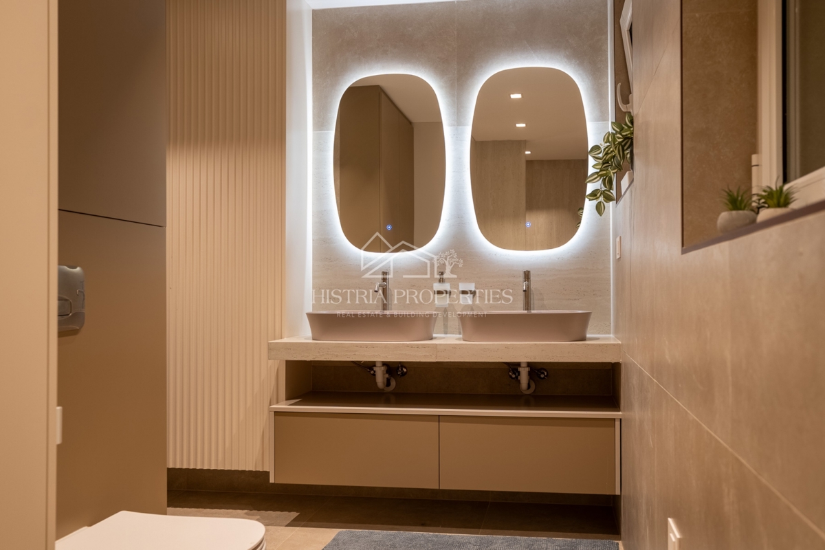 Casa con uliveto su ampio terreno edificabile e appartamento ristrutturato con grande potenziale