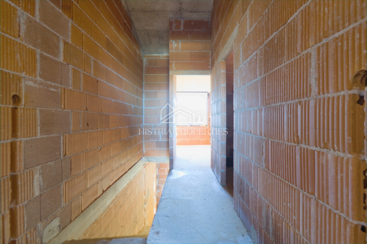 Moderno edificio nuovo e appartamento con vista mare vicino a Parenzo
