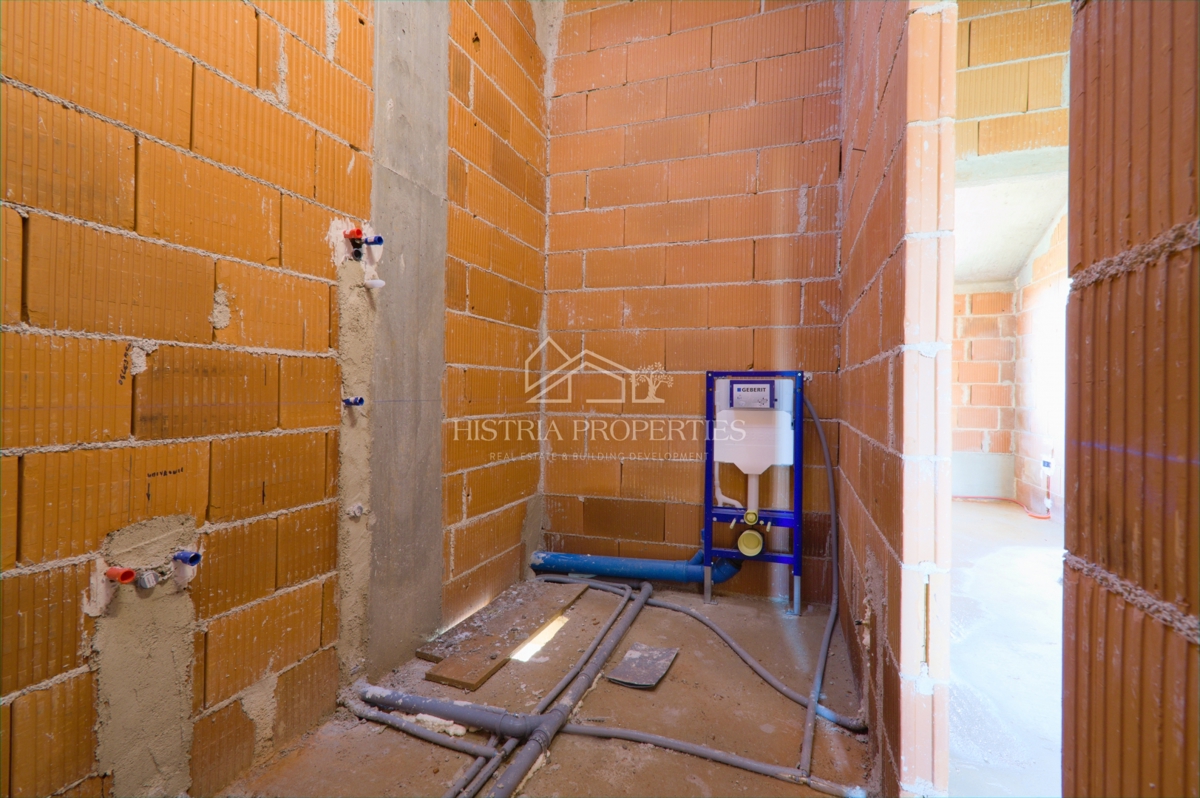 Moderno edificio nuovo e appartamento con vista mare vicino a Parenzo