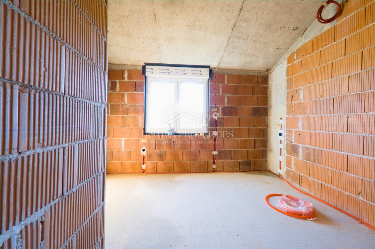 Moderno edificio nuovo e appartamento con vista mare vicino a Parenzo