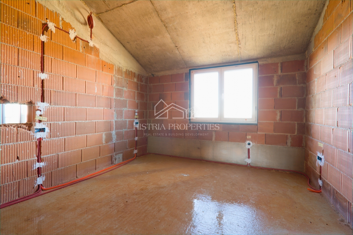 Moderno edificio nuovo e appartamento con vista mare vicino a Parenzo