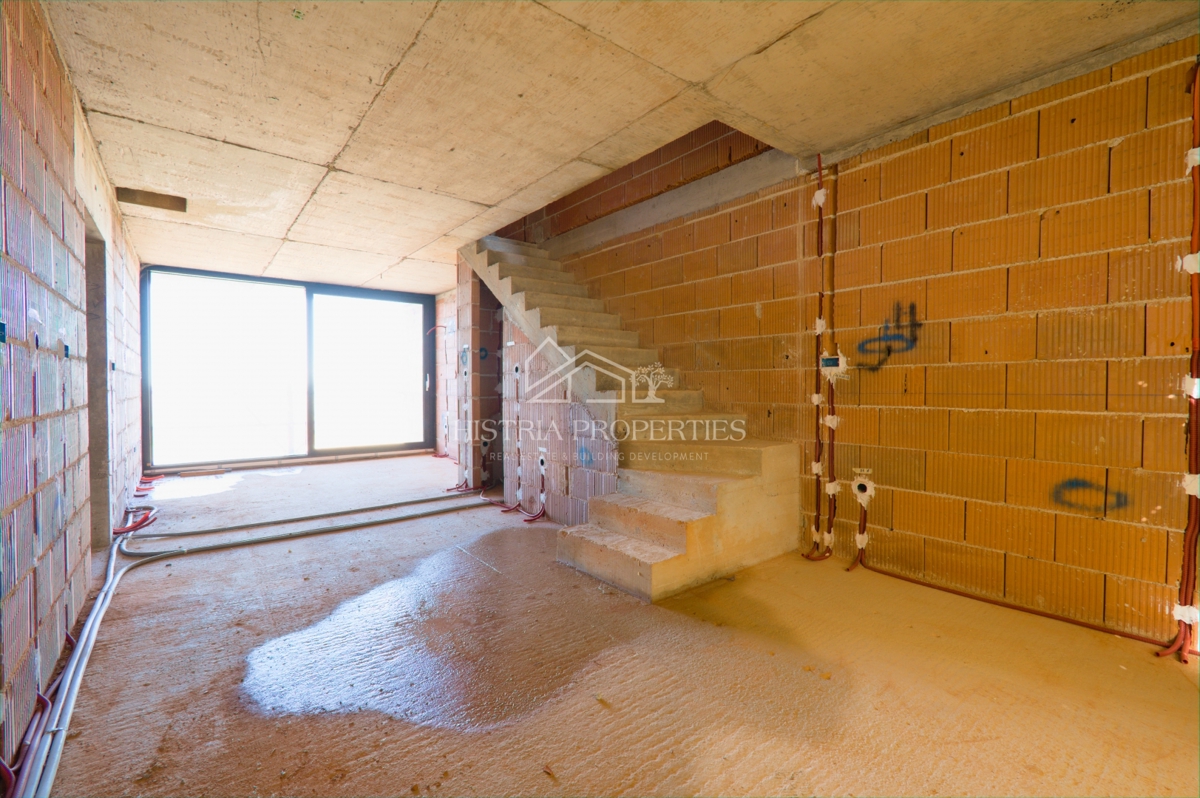 Moderno edificio nuovo e appartamento con vista mare vicino a Parenzo