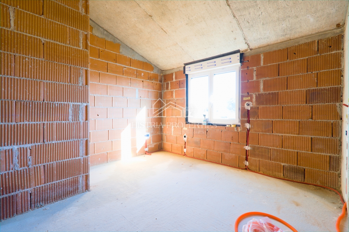 Moderno edificio nuovo e appartamento con vista mare vicino a Parenzo