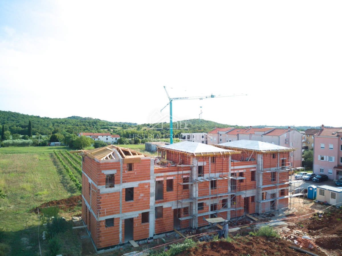 Nuova casa a schiera con elementi tradizionali vicino alla città di Parenzo