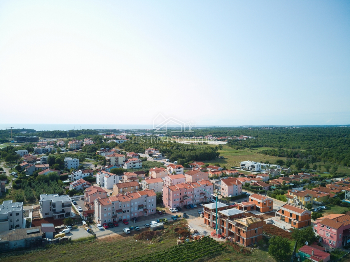 Nuova casa a schiera con elementi tradizionali vicino alla città di Parenzo