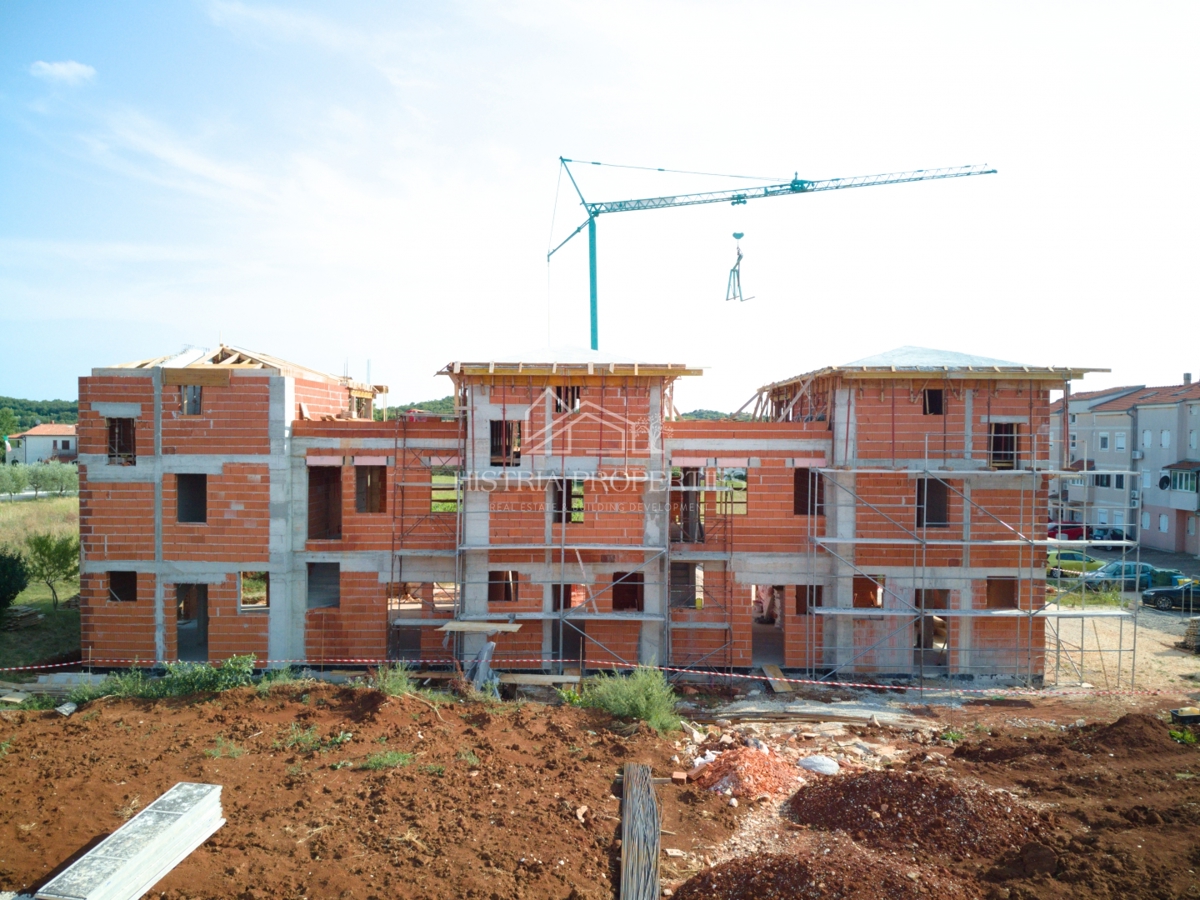 Nuova casa a schiera con elementi tradizionali vicino alla città di Parenzo