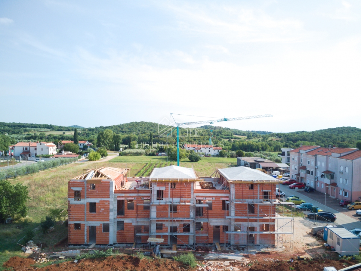 Nuova casa a schiera con elementi tradizionali vicino alla città di Parenzo