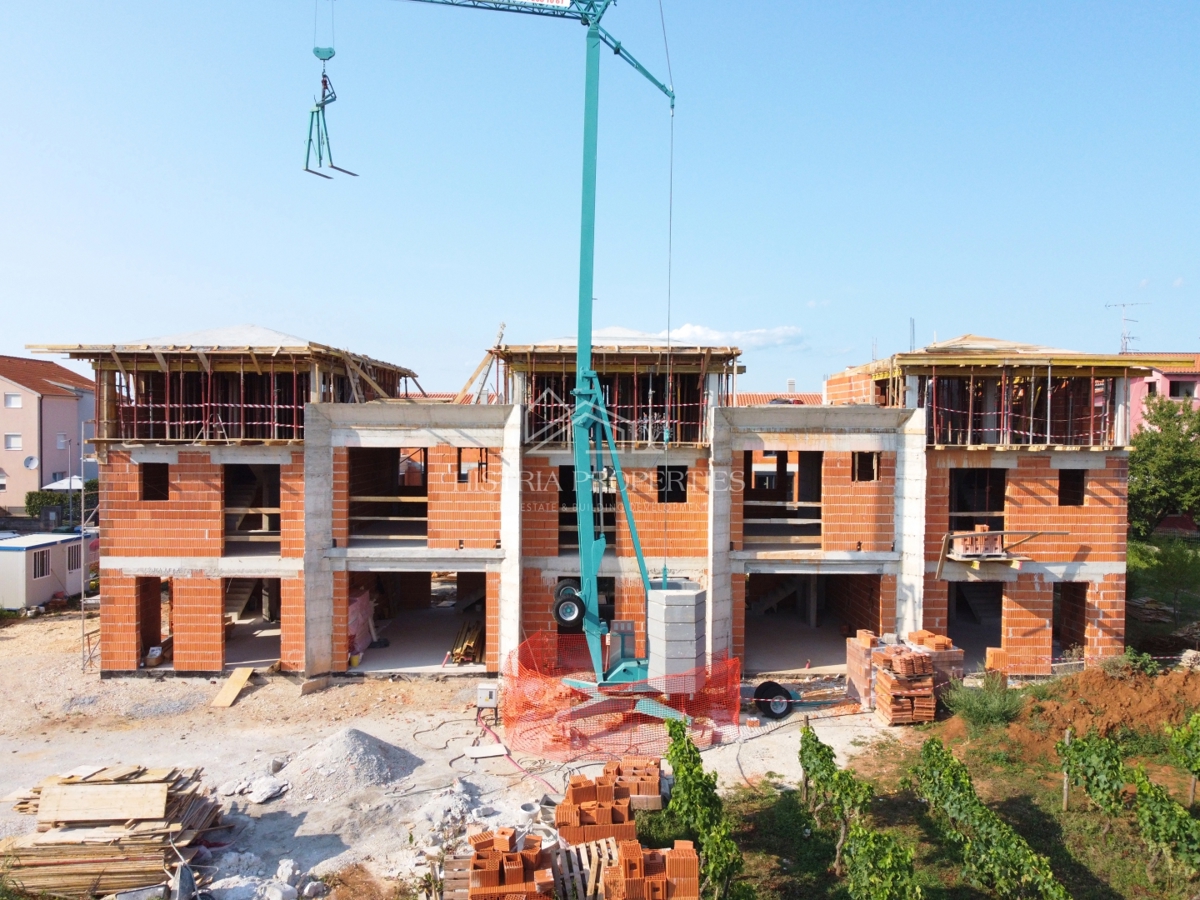 Nuova casa a schiera con elementi tradizionali vicino alla città di Parenzo