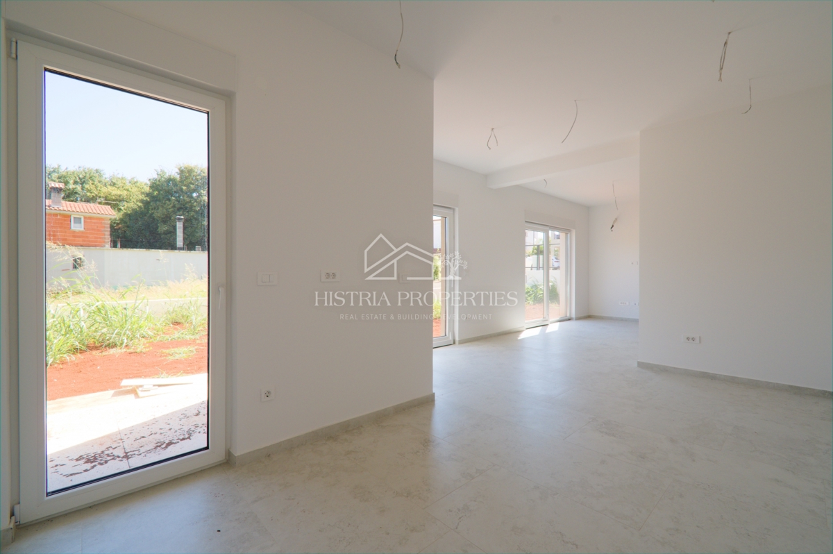 Ampio appartamento con giardino in un nuovo edificio moderno