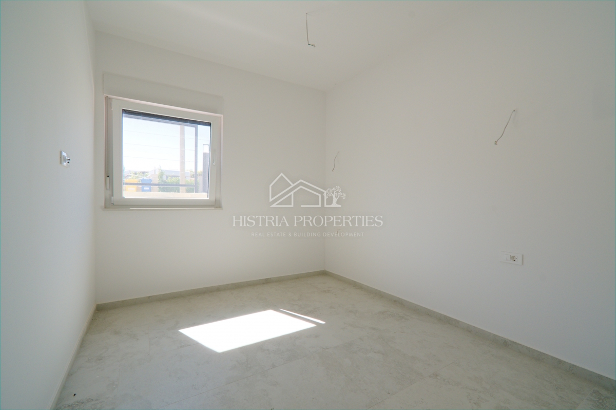 Ampio appartamento con giardino in un nuovo edificio moderno