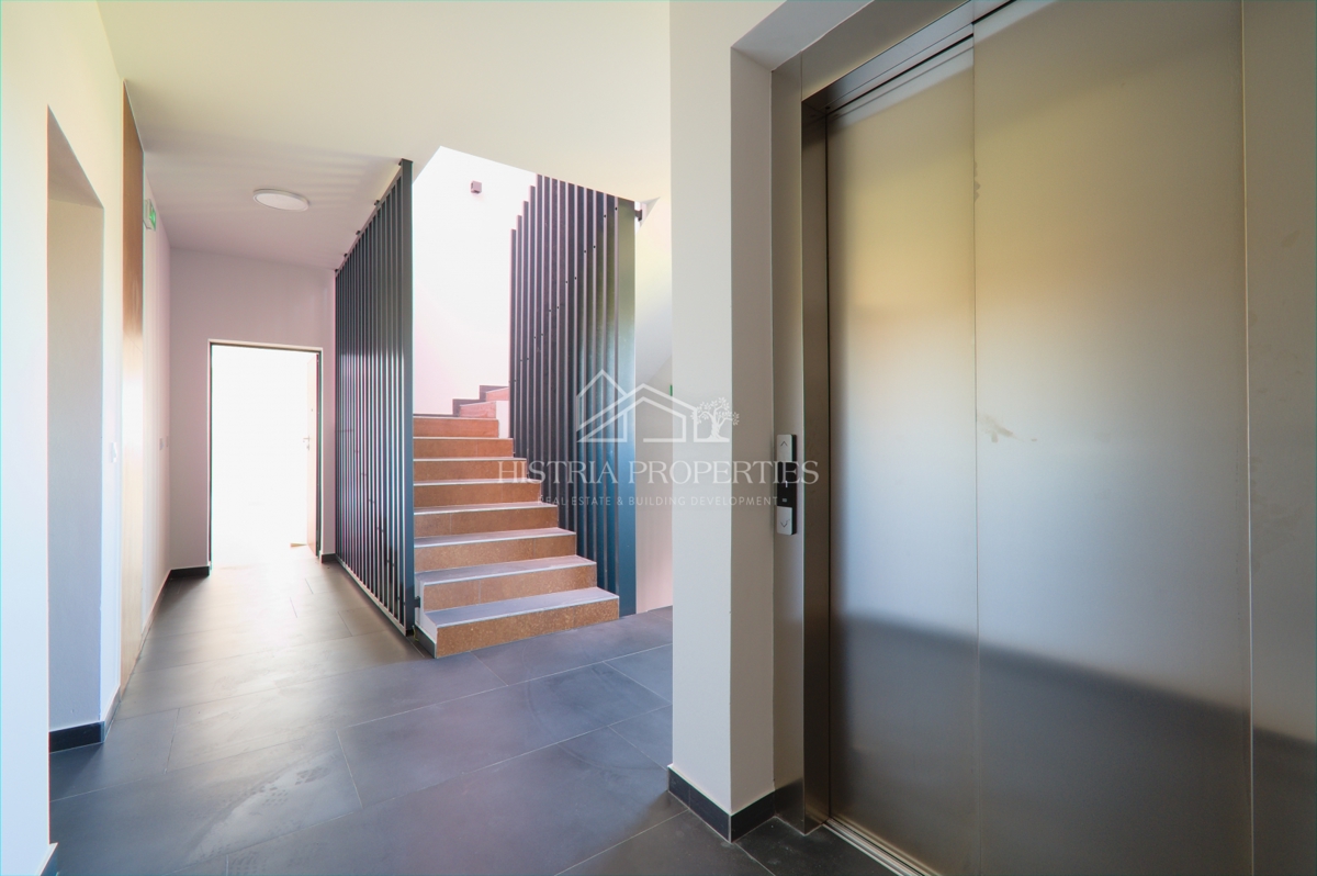 Ampio appartamento con giardino in un nuovo edificio moderno