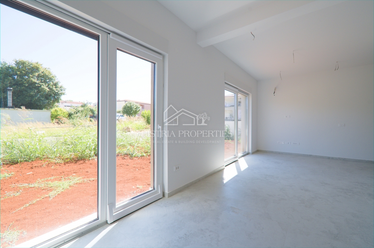 Ampio appartamento con giardino in un nuovo edificio moderno