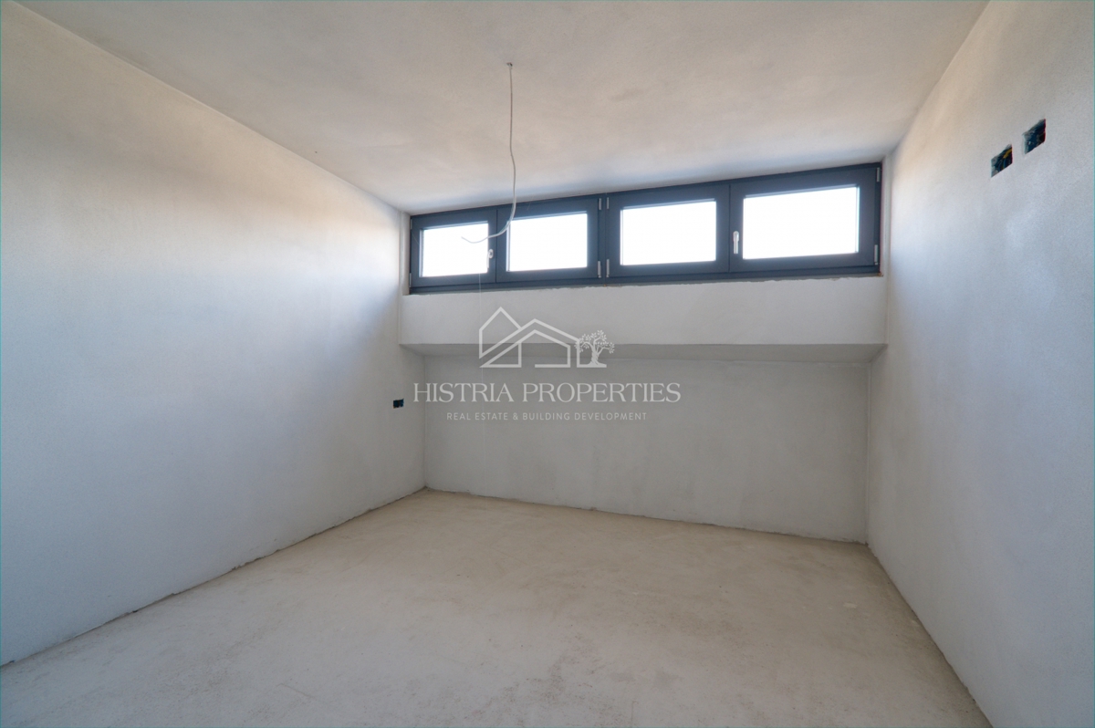 Vicino al mare e un confortevole appartamento familiare in un nuovo edificio vicino a Parenzo