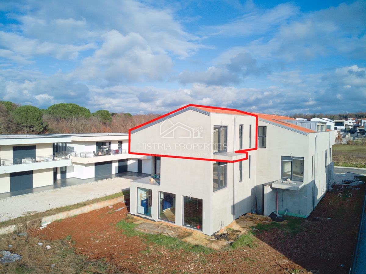 Vicino al mare e un confortevole appartamento familiare in un nuovo edificio vicino a Parenzo