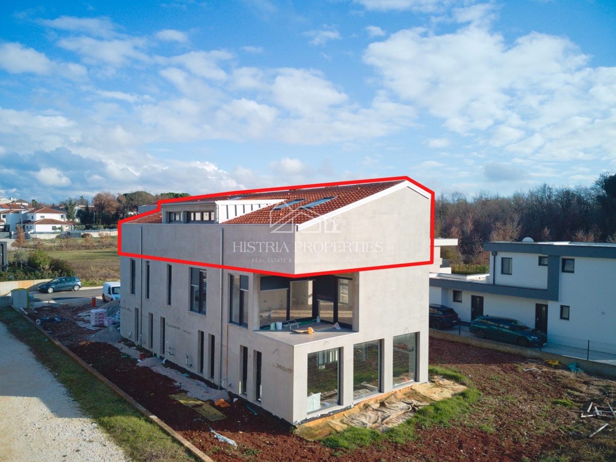 Vicino al mare e un confortevole appartamento familiare in un nuovo edificio vicino a Parenzo