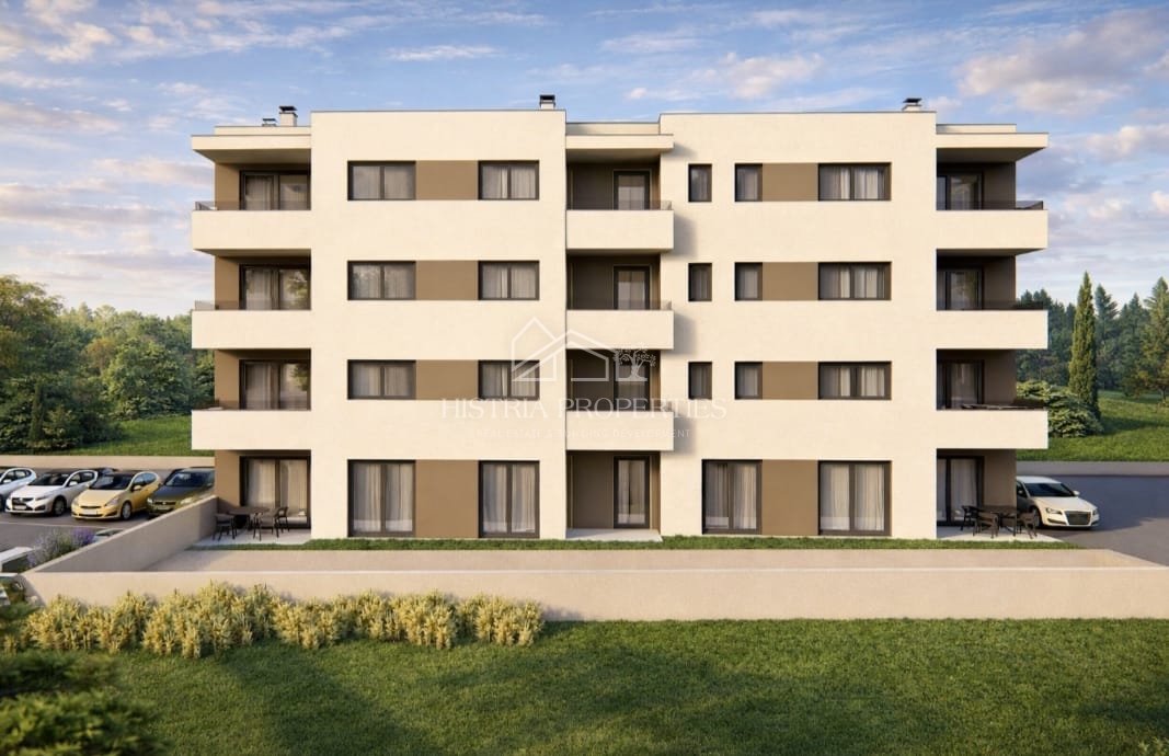 Appartamento con piscina e giardino al piano terra di una nuova palazzina per una piacevole vacanza