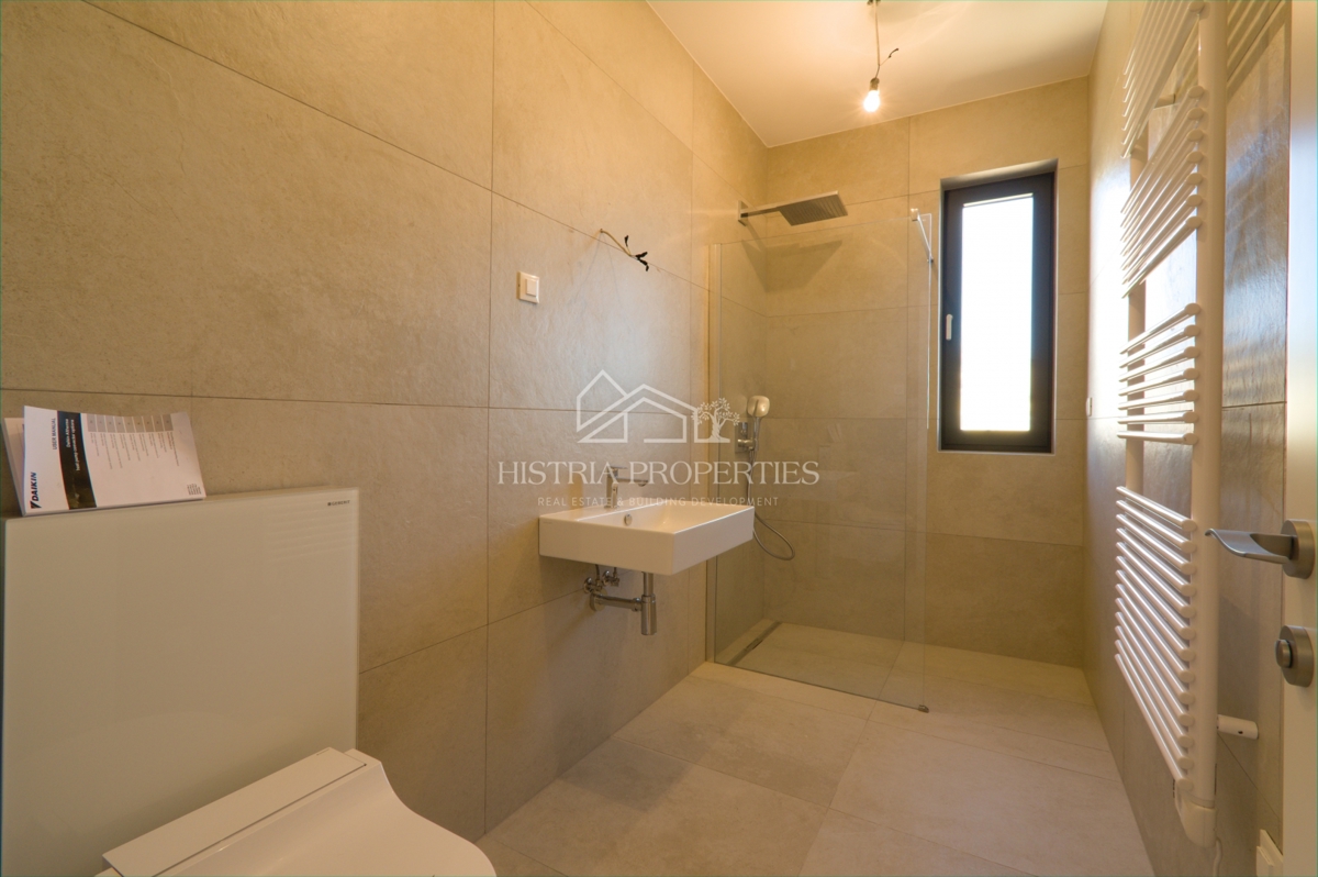 Fantastico appartamento in prima fila sul mare in un edificio nuovo di qualità con una vista impagabile