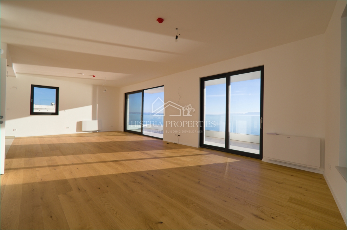 Fantastico appartamento in prima fila sul mare in un edificio nuovo di qualità con una vista impagabile