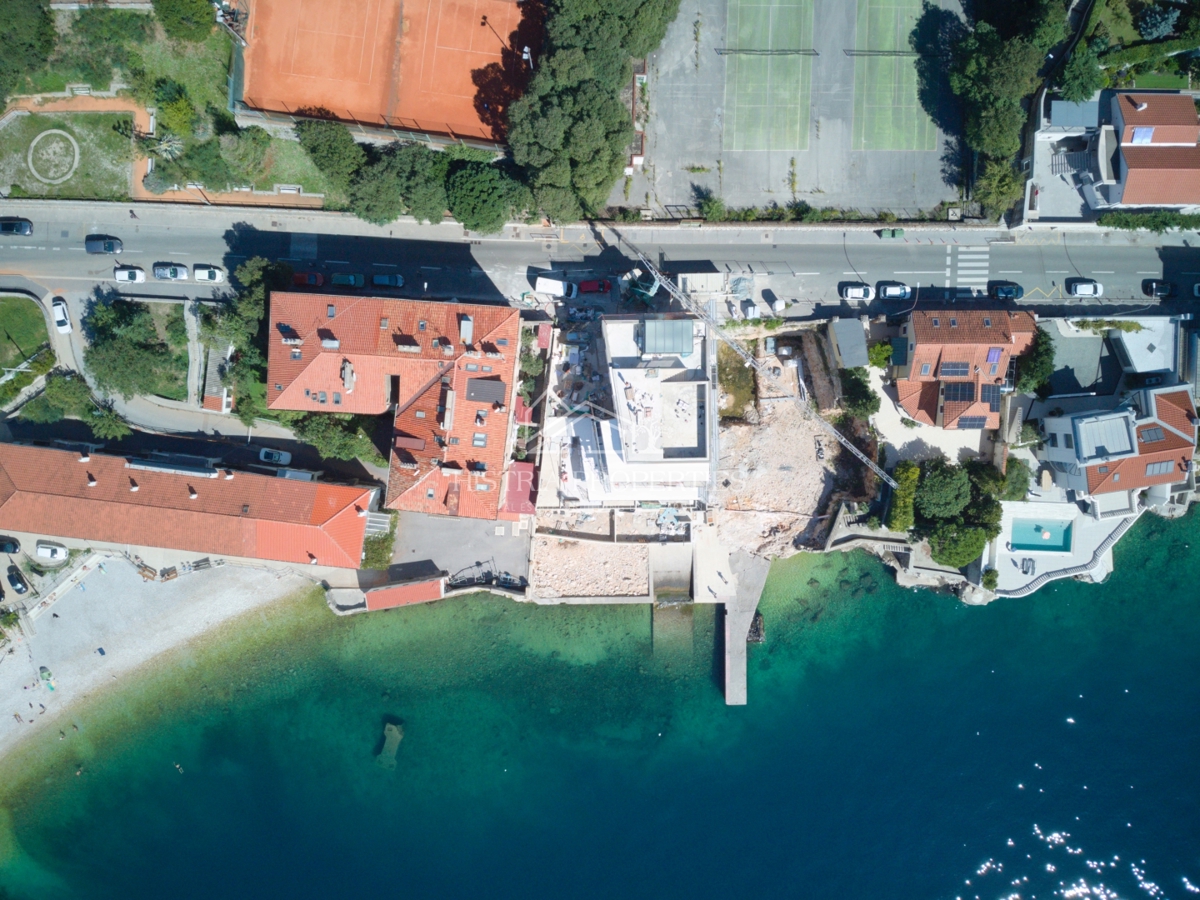 Fantastico appartamento in prima fila sul mare in un edificio nuovo di qualità con una vista impagabile