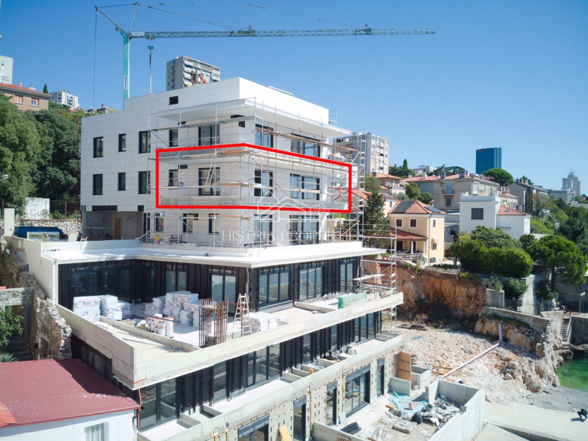 Fantastico appartamento in prima fila sul mare in un edificio nuovo di qualità con una vista impagabile