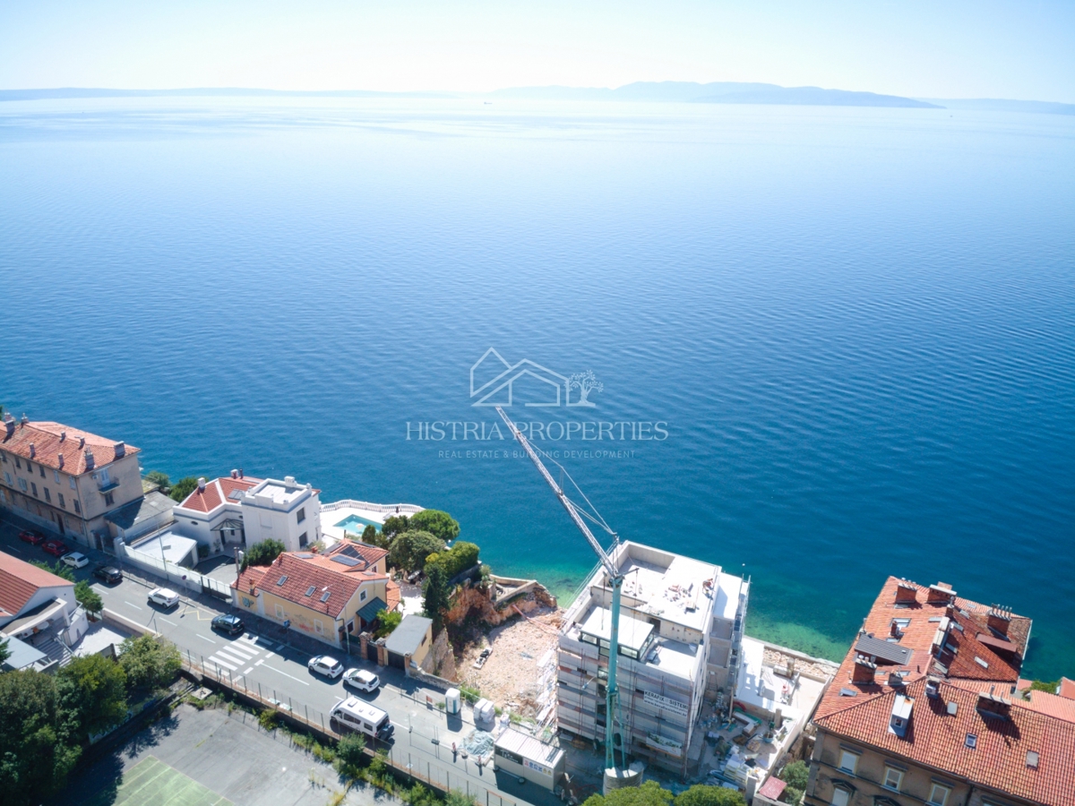 Fantastico appartamento in prima fila sul mare in un edificio nuovo di qualità con una vista impagabile