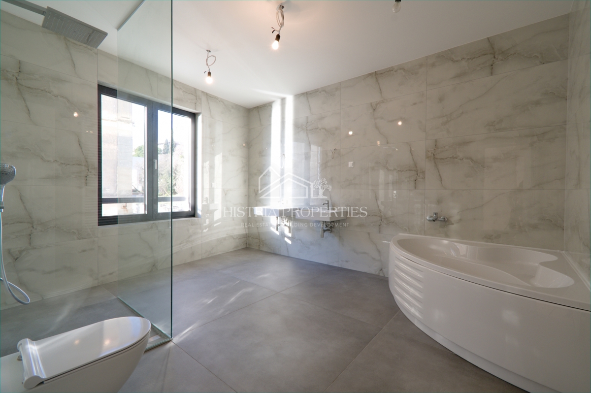 Fantastico appartamento in prima fila sul mare in un edificio nuovo di qualità con una vista impagabile