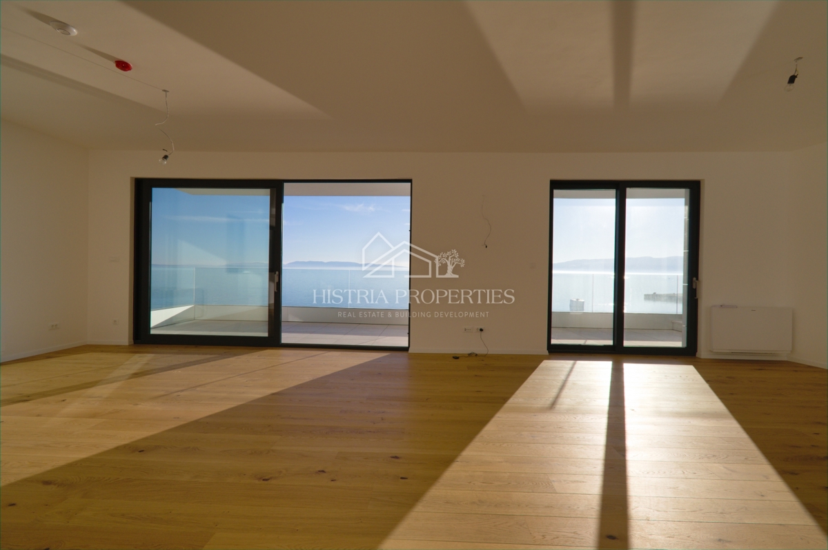 Fantastico appartamento in prima fila sul mare in un edificio nuovo di qualità con una vista impagabile