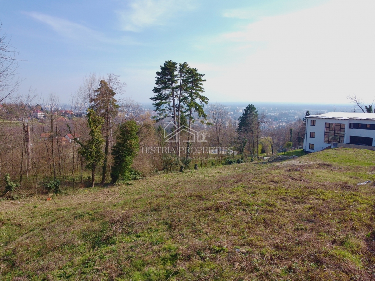 Terreno con vista sulla città di Zagabria e contributi per utenze pagati