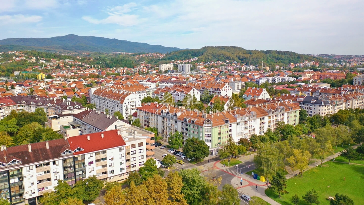 Terreno con vista sulla città di Zagabria e contributi per utenze e acqua pagati