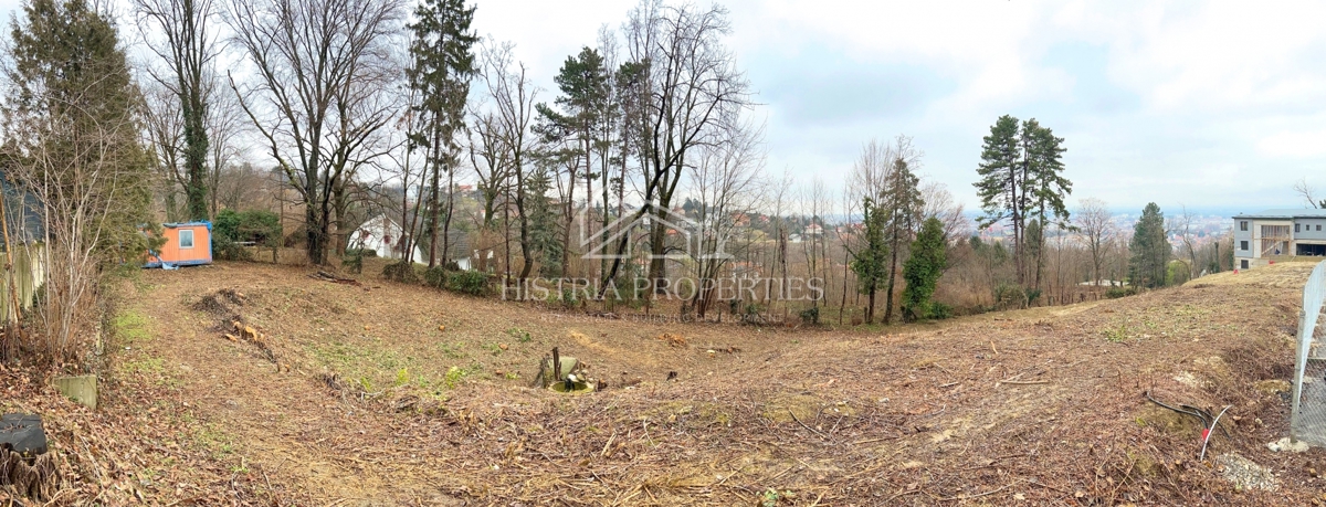 Terreno con vista sulla città di Zagabria e contributi per utenze e acqua pagati