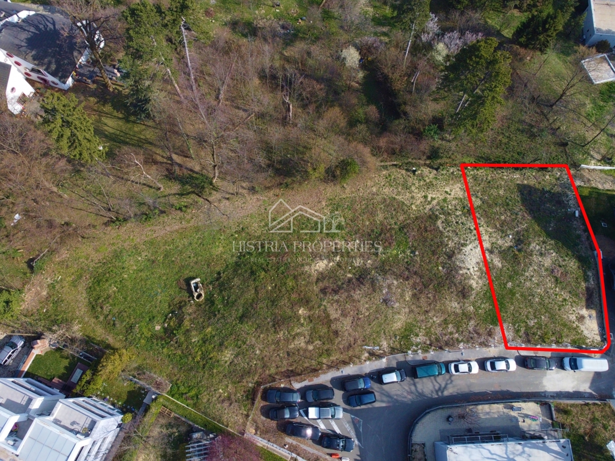 Terreno con vista sulla città di Zagabria e contributi per utenze pagati
