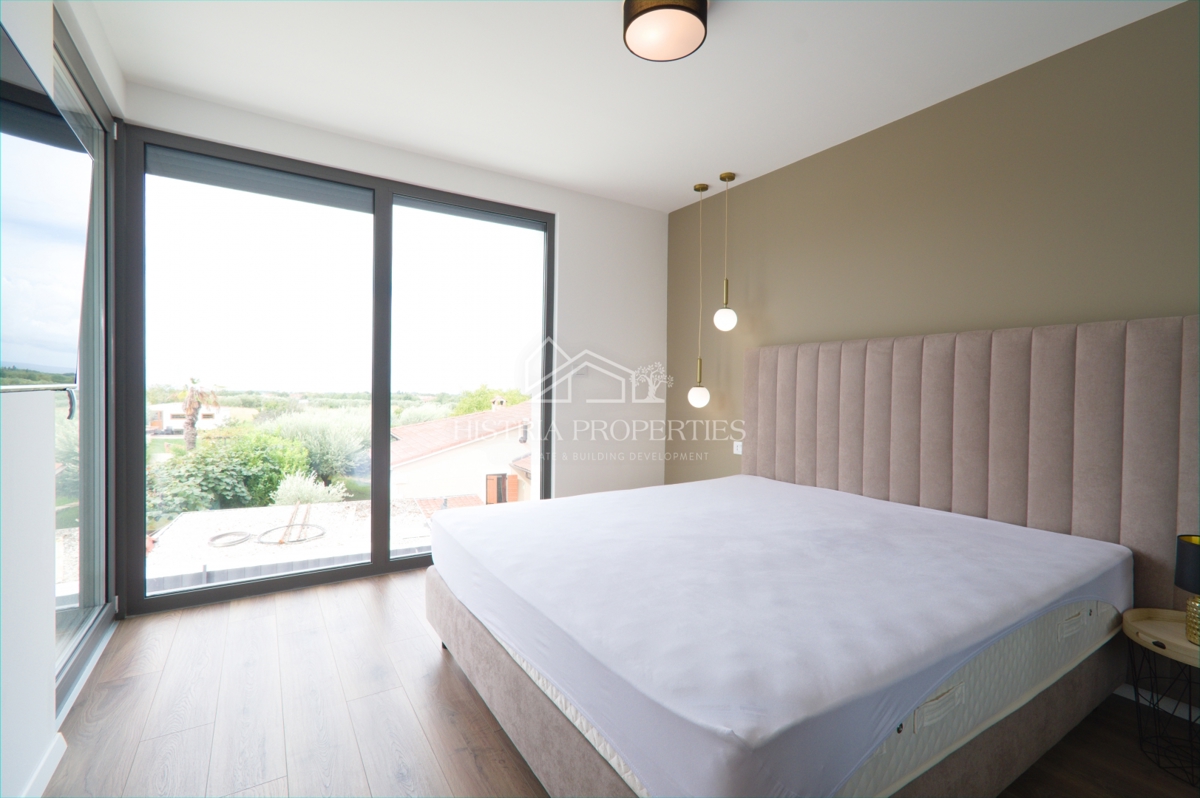 Grazioso appartamento con 2 terrazze, jacuzzi e vista panoramica vicino al mare