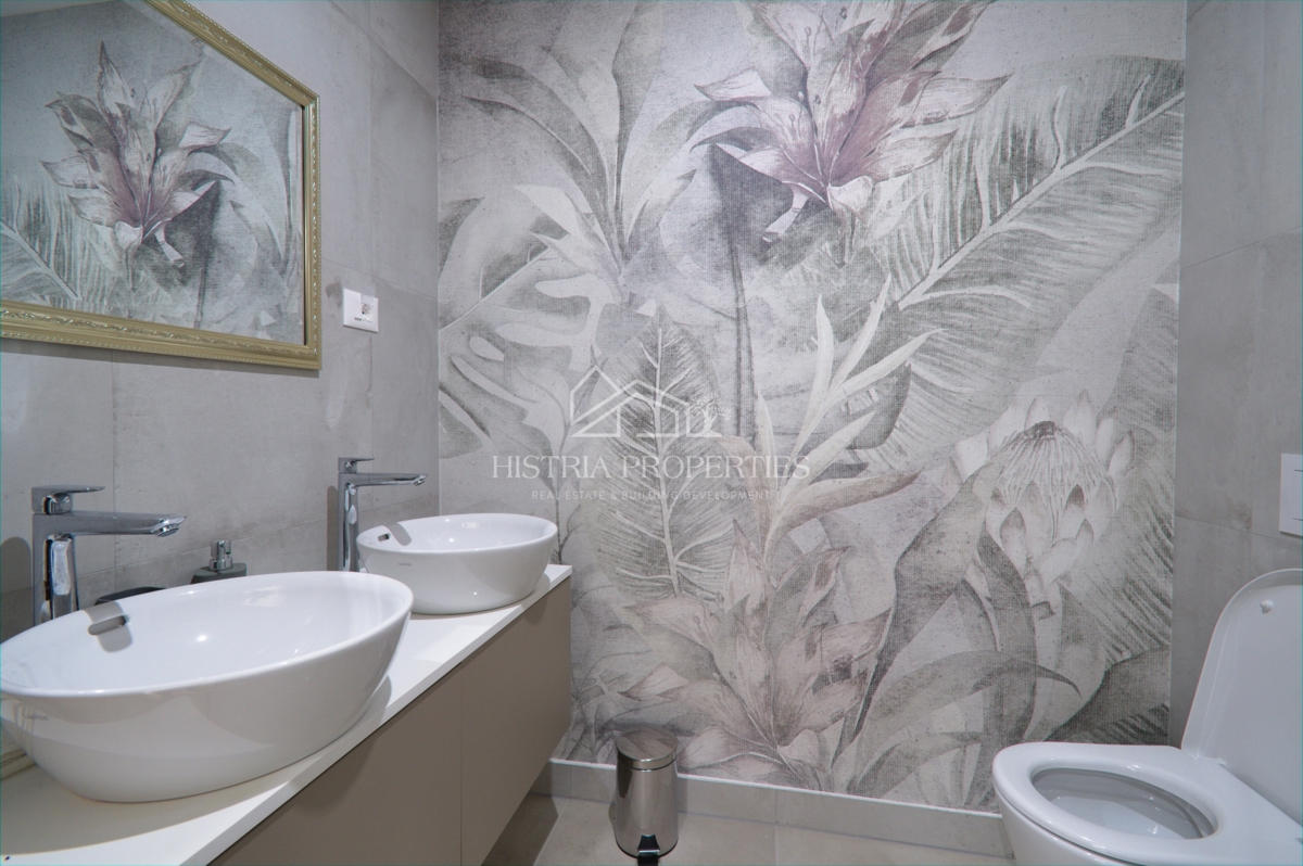 Grazioso appartamento con 2 terrazze, jacuzzi e vista panoramica vicino al mare