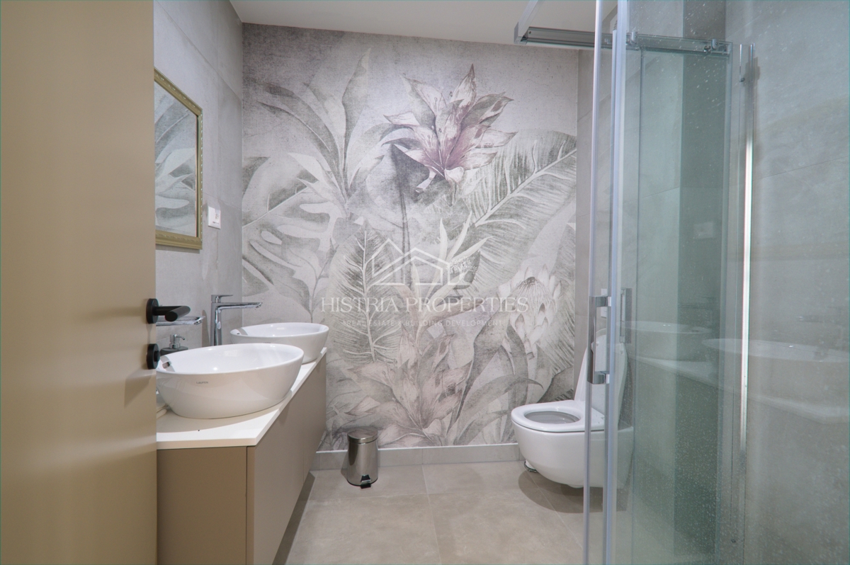 Grazioso appartamento con 2 terrazze, jacuzzi e vista panoramica vicino al mare