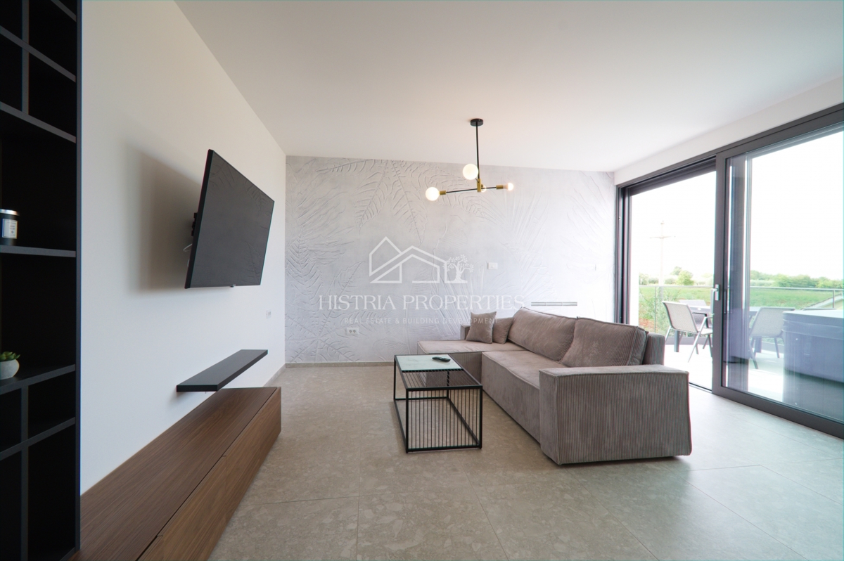 Grazioso appartamento con 2 terrazze, jacuzzi e vista panoramica vicino al mare