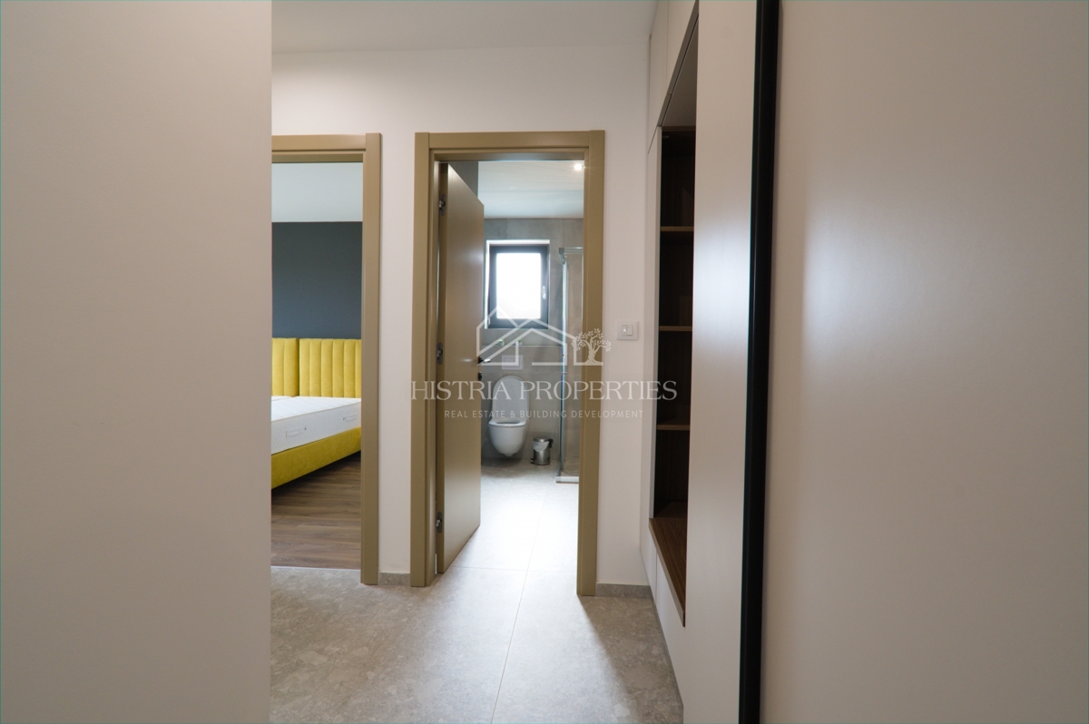 Grazioso appartamento con 2 terrazze, jacuzzi e vista panoramica vicino al mare