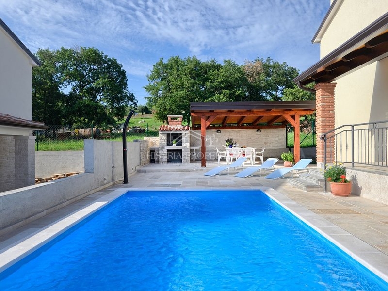 Casa arredata con piscina a 9 km da Parenzo