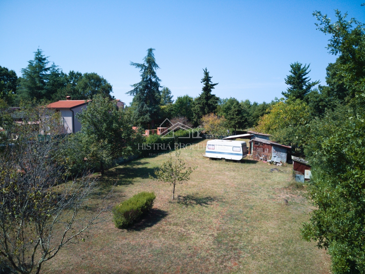 Posizione attraente per costruire con stile in una posizione in riva al mare