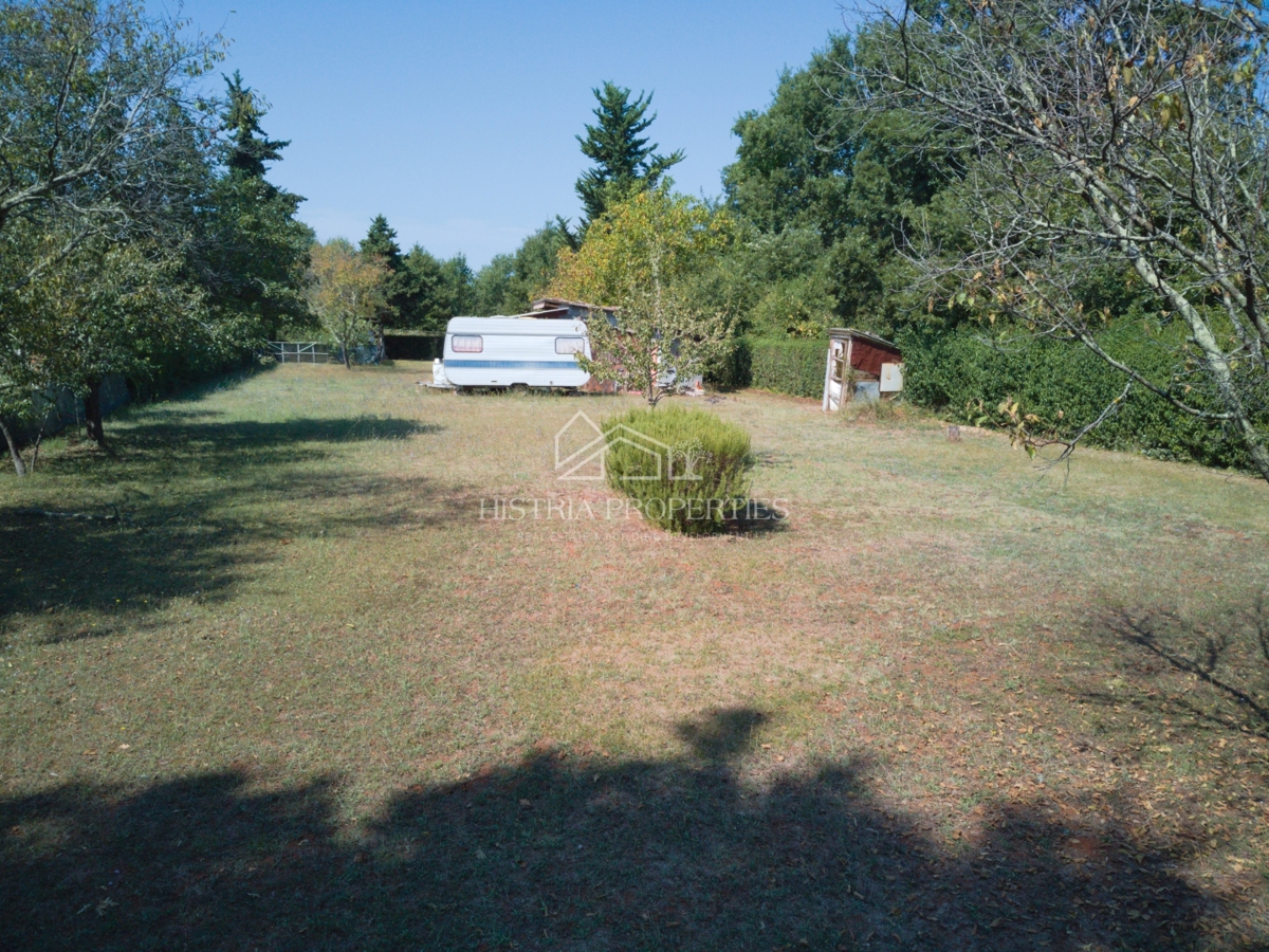 Posizione attraente per costruire con stile in una posizione in riva al mare