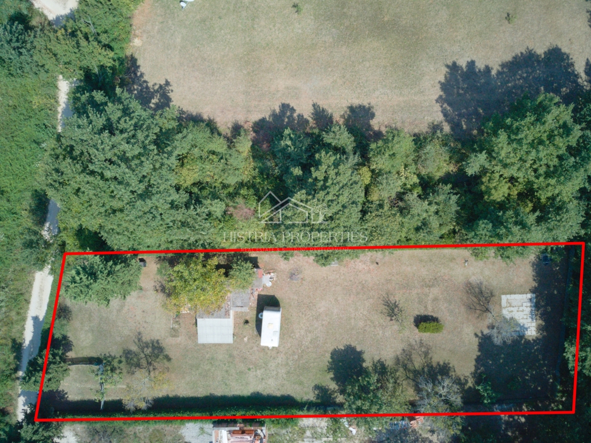 Posizione attraente per costruire con stile in una posizione in riva al mare