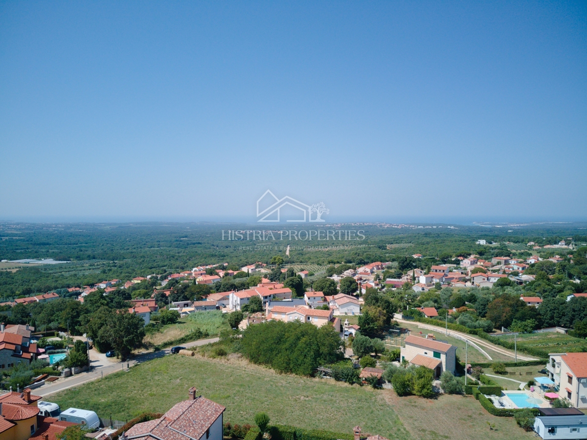 Ampio appezzamento di terreno con splendida vista per progettare la proprietà perfetta