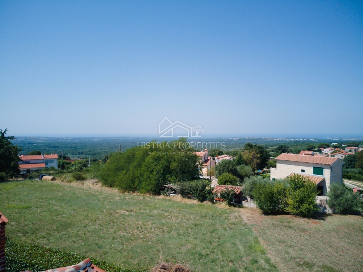 Ampio appezzamento di terreno con splendida vista per progettare la proprietà perfetta