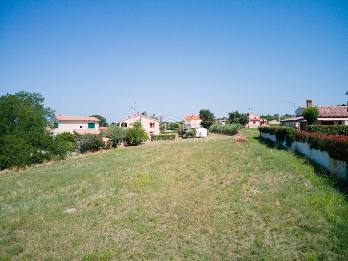 Ampio appezzamento di terreno con splendida vista per progettare la proprietà perfetta